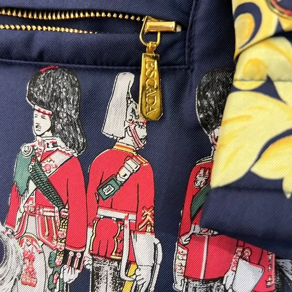 Vintage ESCADA silk puffer parka with English motif - perfect for apres ski - Picture 2 of 6